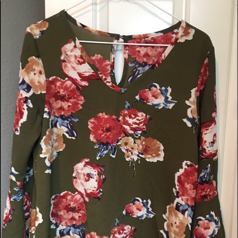 Rose and Olive beautiful blouse; size small.